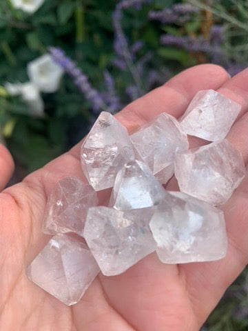 Apophyllite Points Zeolite MEDIUM