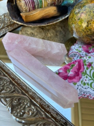 Rose Quartz obelisk | India
