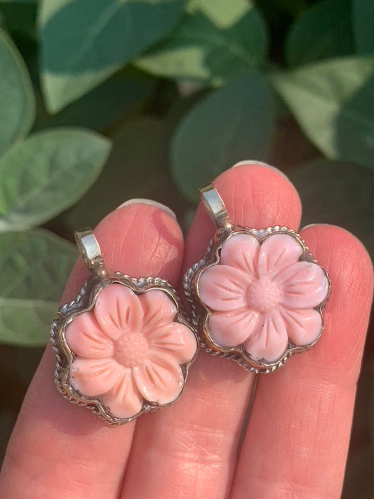 Conch Shell - Flower pendant - Tibetan Silver