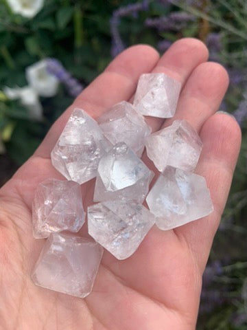 Apophyllite Points Zeolite MEDIUM