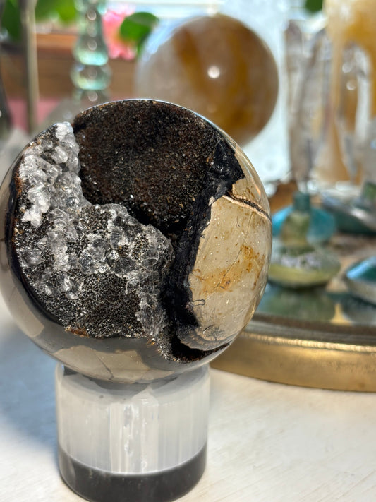 Septarian Druzy Sphere with Quartz point | Madagascar