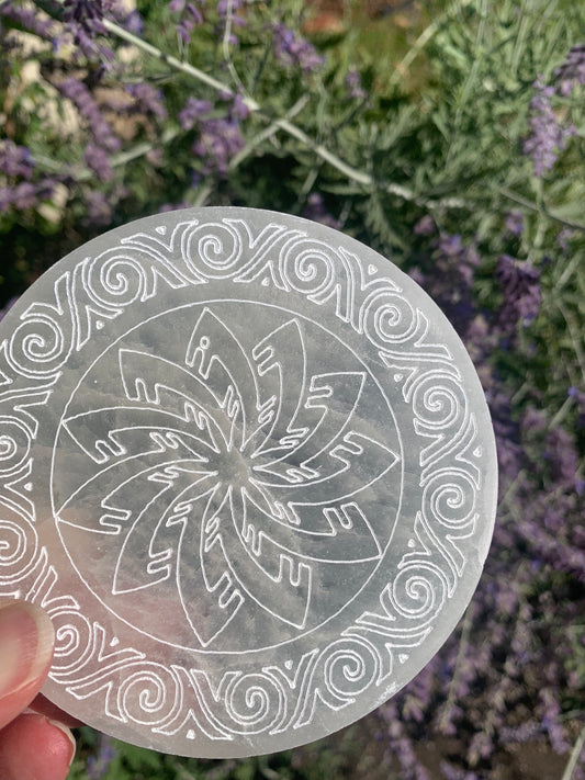 Selenite | Etched Flower | Charging Plate - Grid