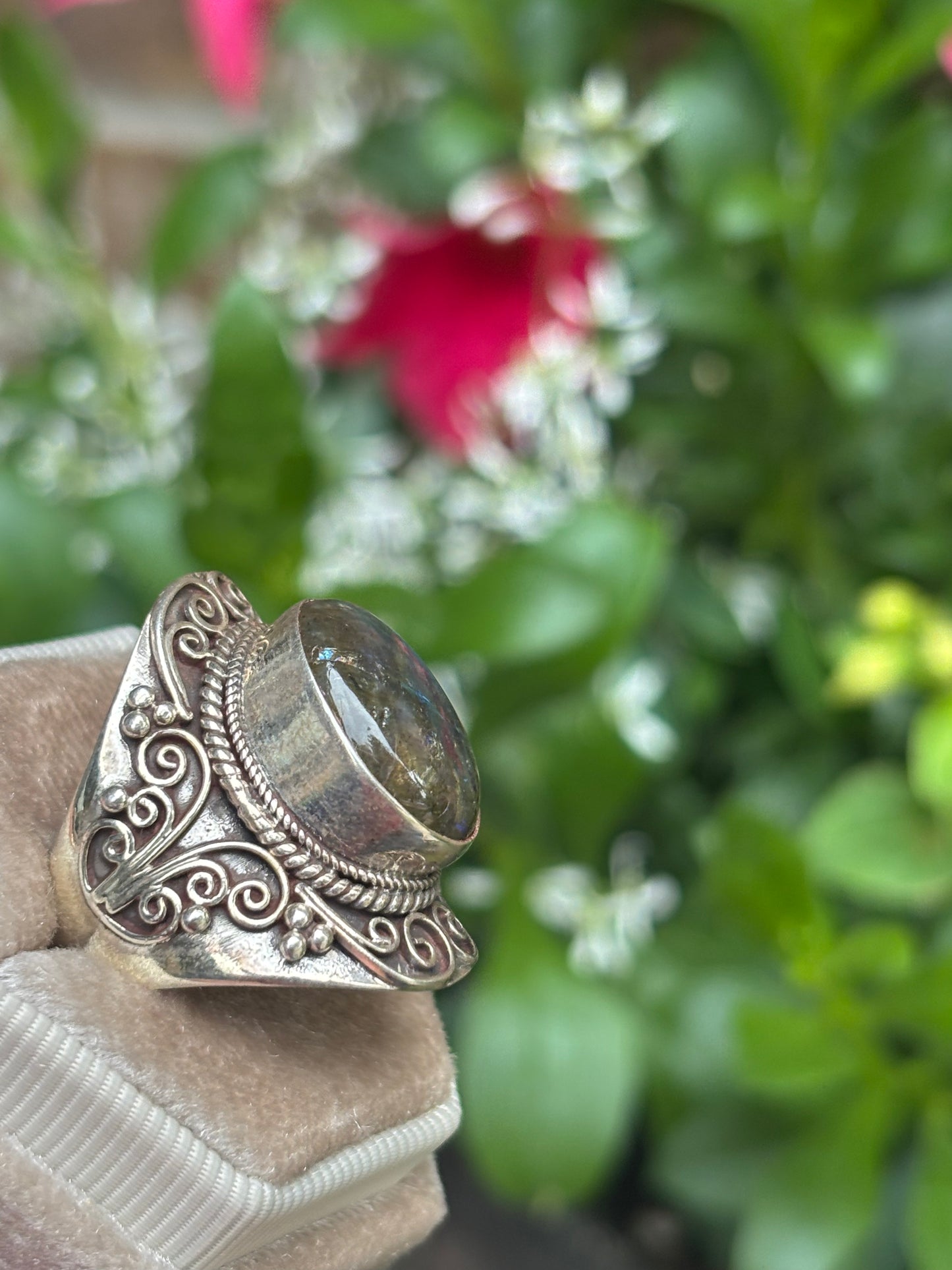 Labradorite ring - Size 8.5 - Nepal