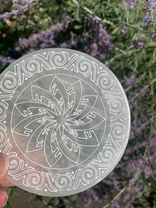 Selenite | Etched Flower | Charging Plate - Grid