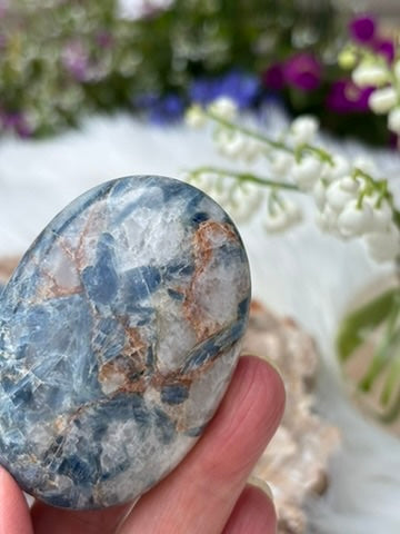 Blue Kyanite in Quartz - Palm Stone | India